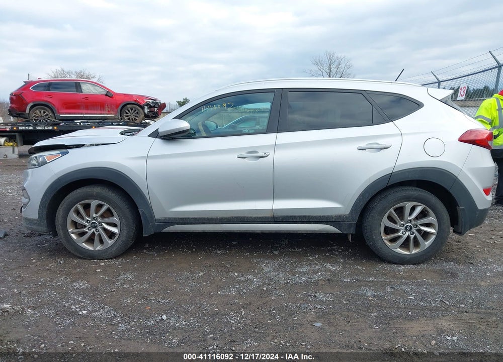 2017 HYUNDAI TUCSON SE VIN: KM8J3CA41HU292031