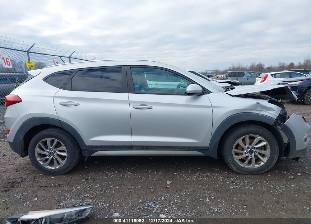 2017 HYUNDAI TUCSON SE VIN: KM8J3CA41HU292031