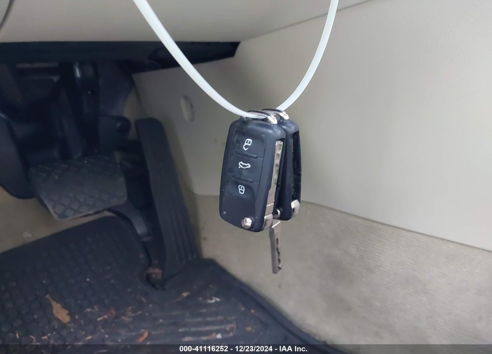 2015 VOLKSWAGEN PASSAT VIN: 1VWBT7A32FC009594