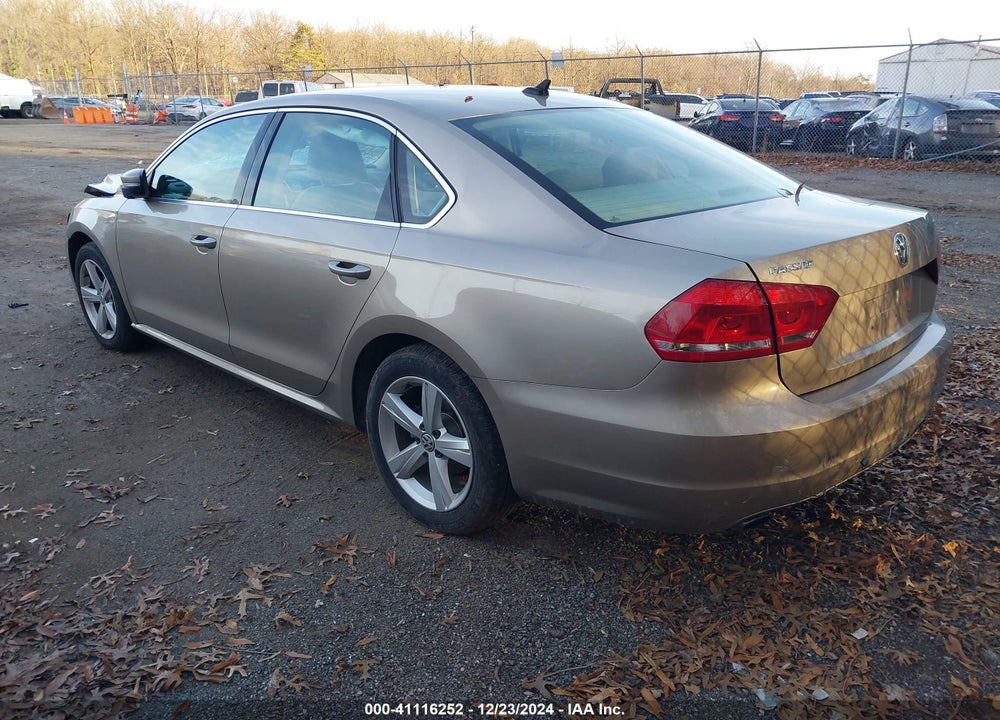 2015 VOLKSWAGEN PASSAT VIN: 1VWBT7A32FC009594