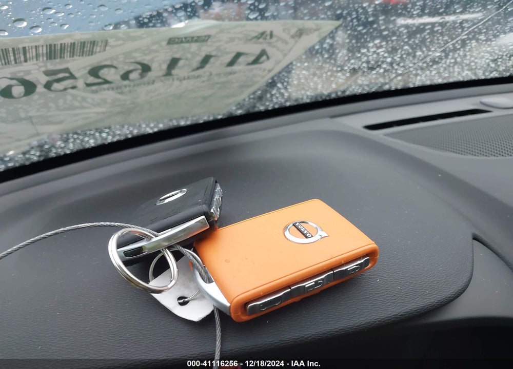 2024 VOLVO XC40 B5 PLUS DARK THEME VIN: YV4L12UL2R2359133