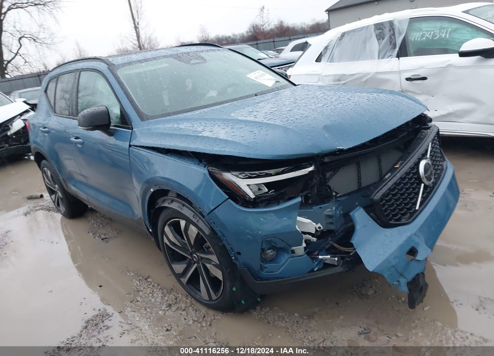 2024 VOLVO XC40 B5 PLUS DARK THEME VIN: YV4L12UL2R2359133