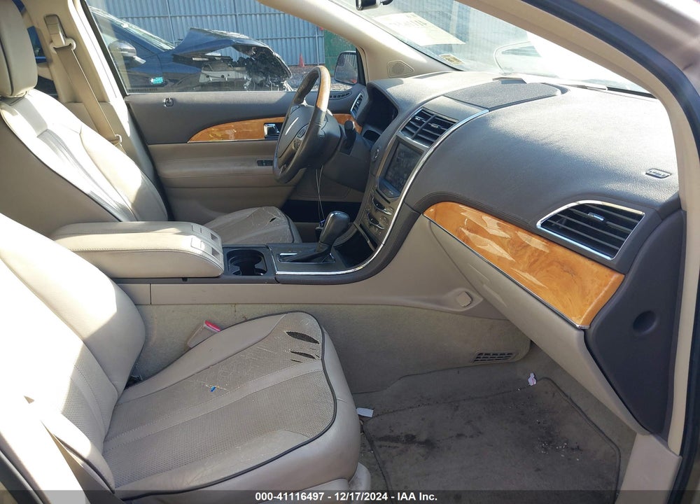 2011 LINCOLN MKX VIN: 2LMDJ8JK8BBJ33832