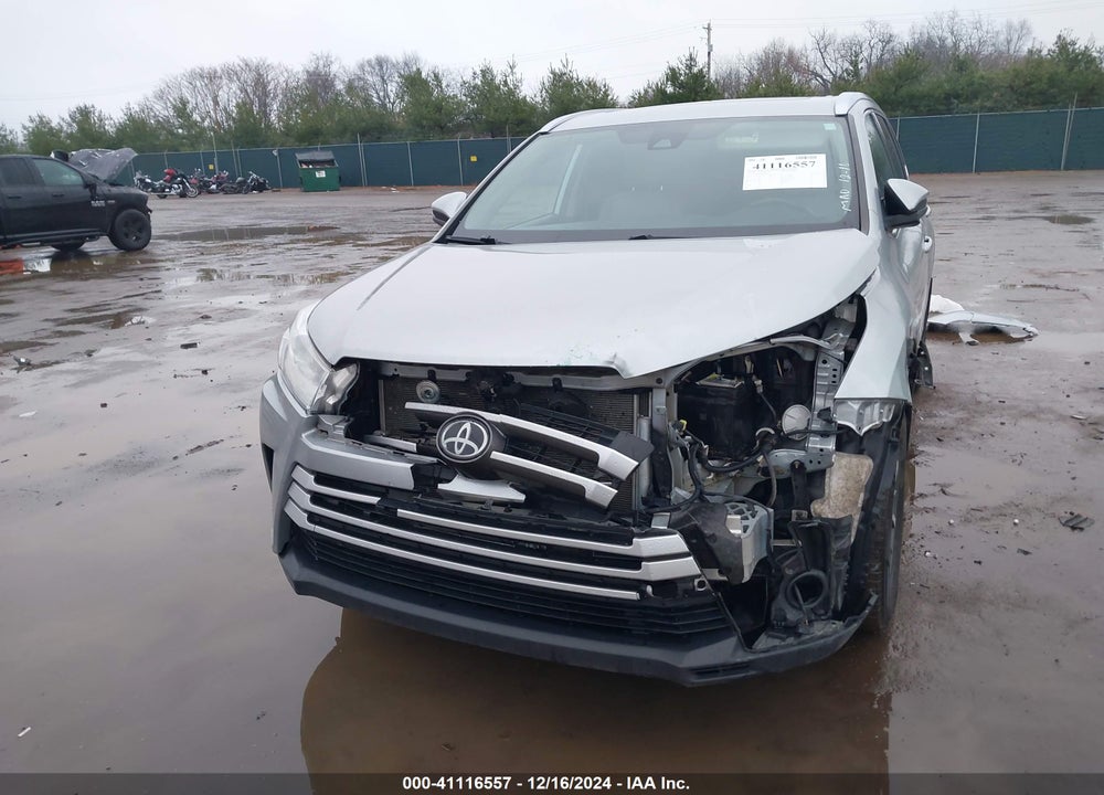 2019 TOYOTA HIGHLANDER XLE VIN: 5TDJZRFH4KS568182