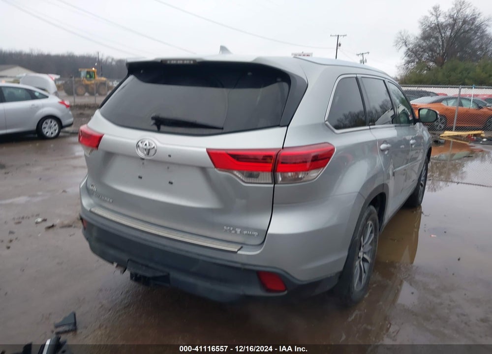 2019 TOYOTA HIGHLANDER XLE VIN: 5TDJZRFH4KS568182