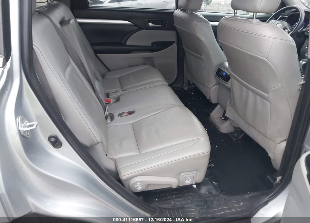 2019 TOYOTA HIGHLANDER XLE VIN: 5TDJZRFH4KS568182