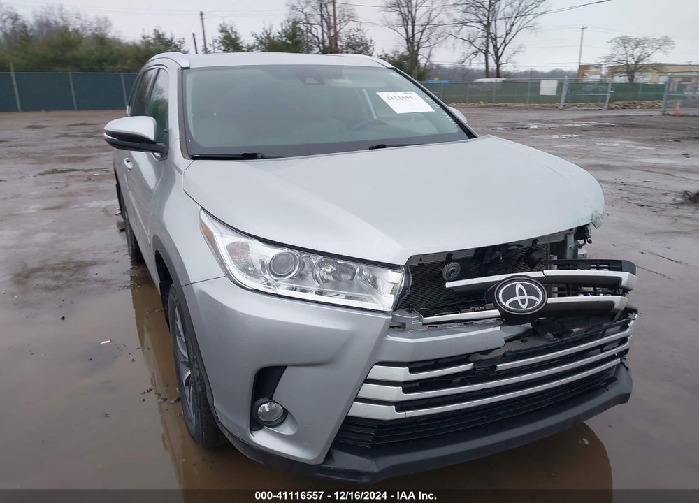 2019 TOYOTA HIGHLANDER XLE VIN: 5TDJZRFH4KS568182