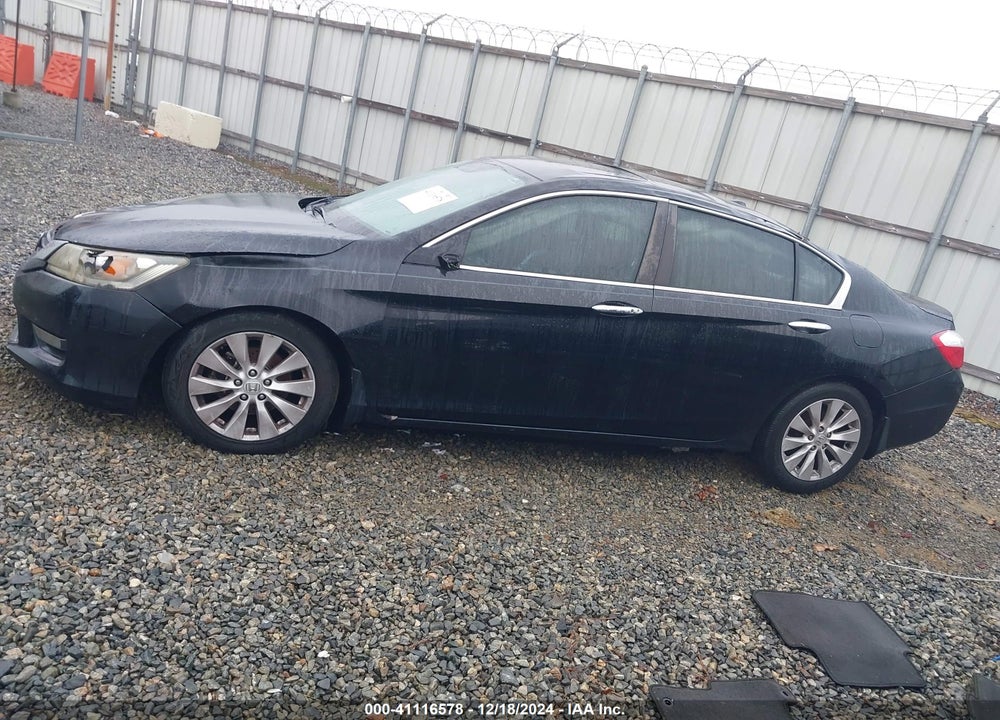 2015 HONDA ACCORD VIN: 1HGCR2F83FA070365