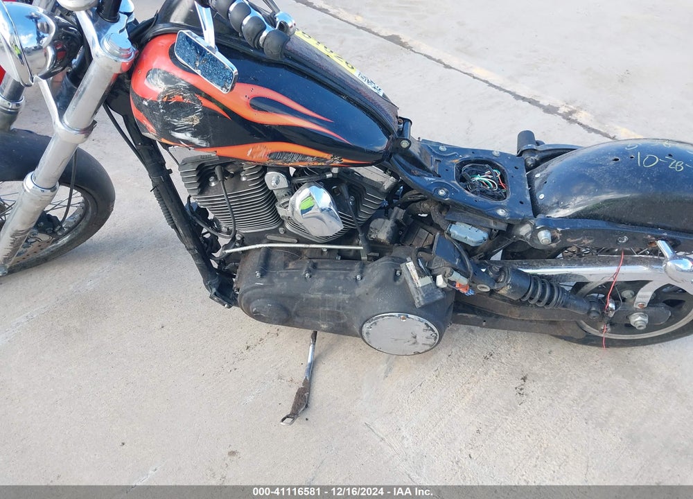 2011 HARLEY-DAVIDSON FXDWG VIN: 1HD1GP416BC313825