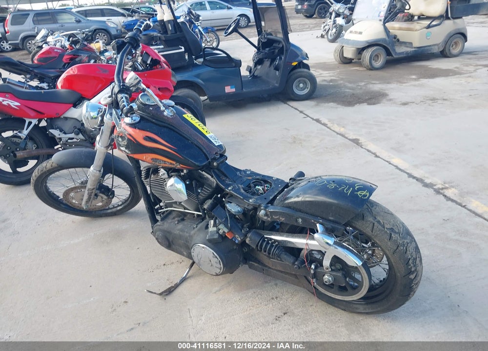 2011 HARLEY-DAVIDSON FXDWG VIN: 1HD1GP416BC313825