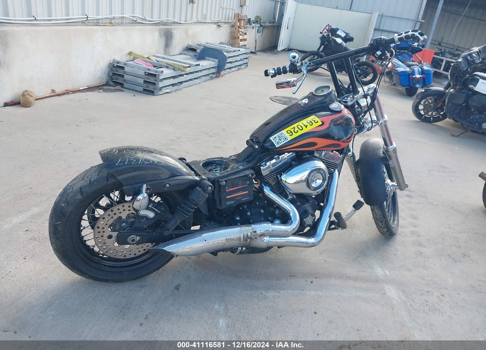 2011 HARLEY-DAVIDSON FXDWG VIN: 1HD1GP416BC313825