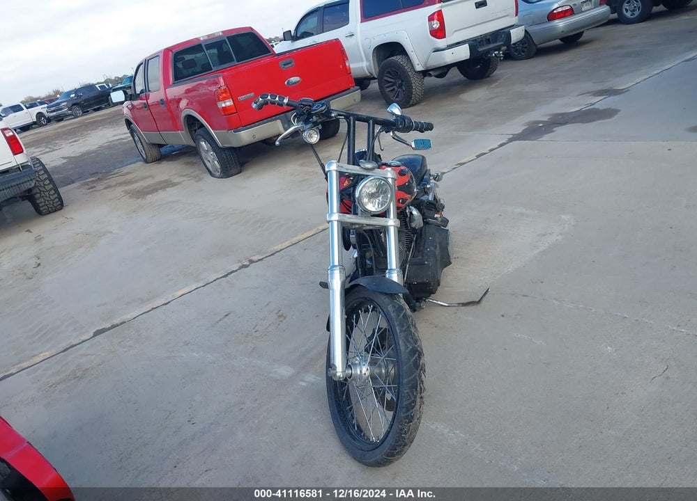 2011 HARLEY-DAVIDSON FXDWG VIN: 1HD1GP416BC313825