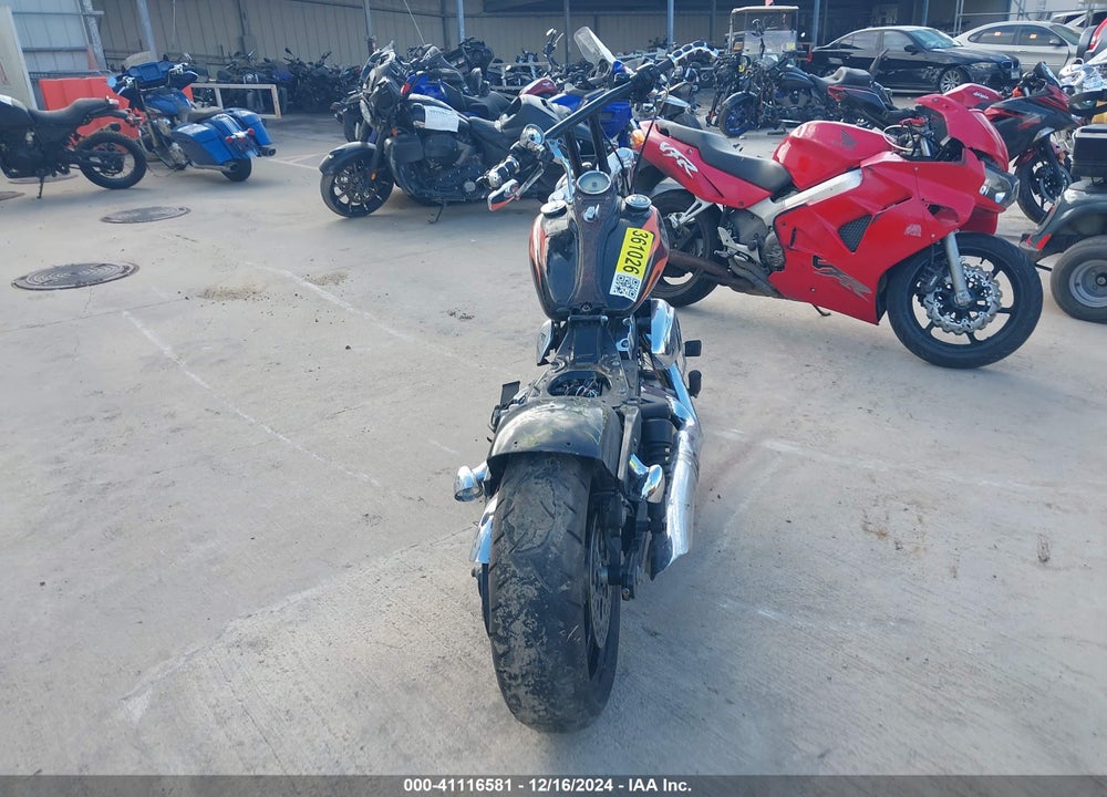 2011 HARLEY-DAVIDSON FXDWG VIN: 1HD1GP416BC313825