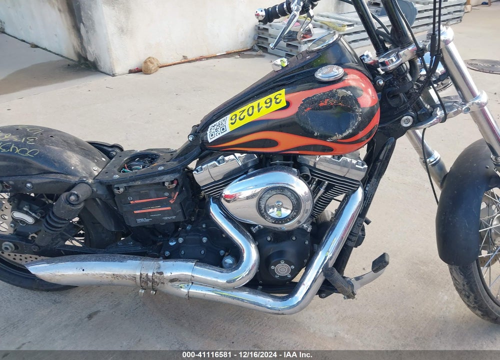 2011 HARLEY-DAVIDSON FXDWG VIN: 1HD1GP416BC313825