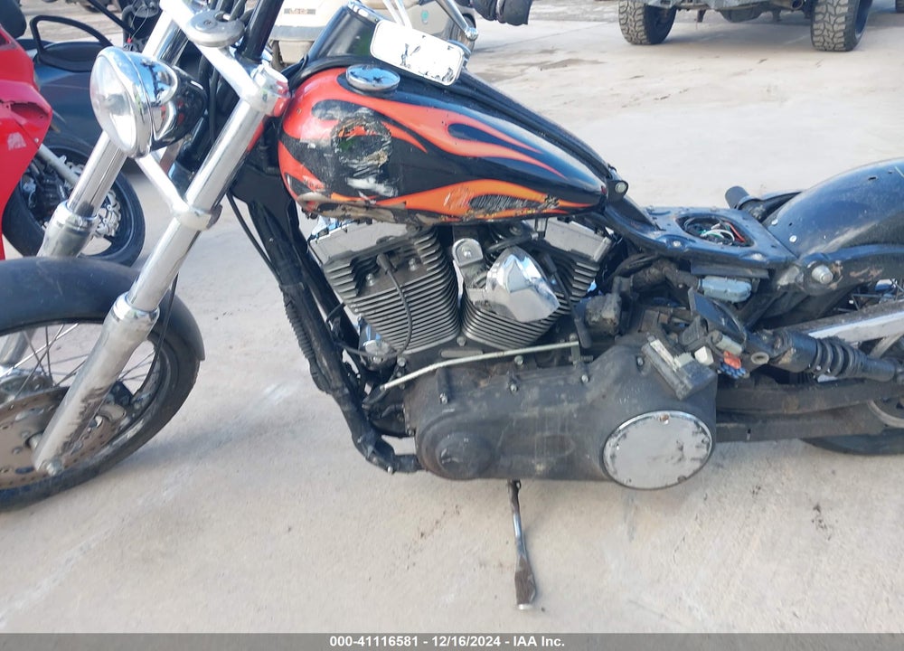 2011 HARLEY-DAVIDSON FXDWG VIN: 1HD1GP416BC313825