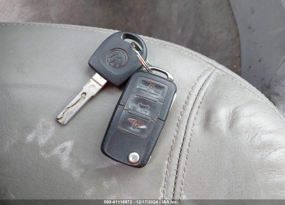 2003 VOLKSWAGEN PASSAT GLS VIN: WVWPD63B33P196143