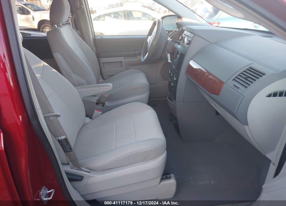 2008 CHRYSLER TOWN & COUNTRY LX VIN: 2A8HR44H18R103244