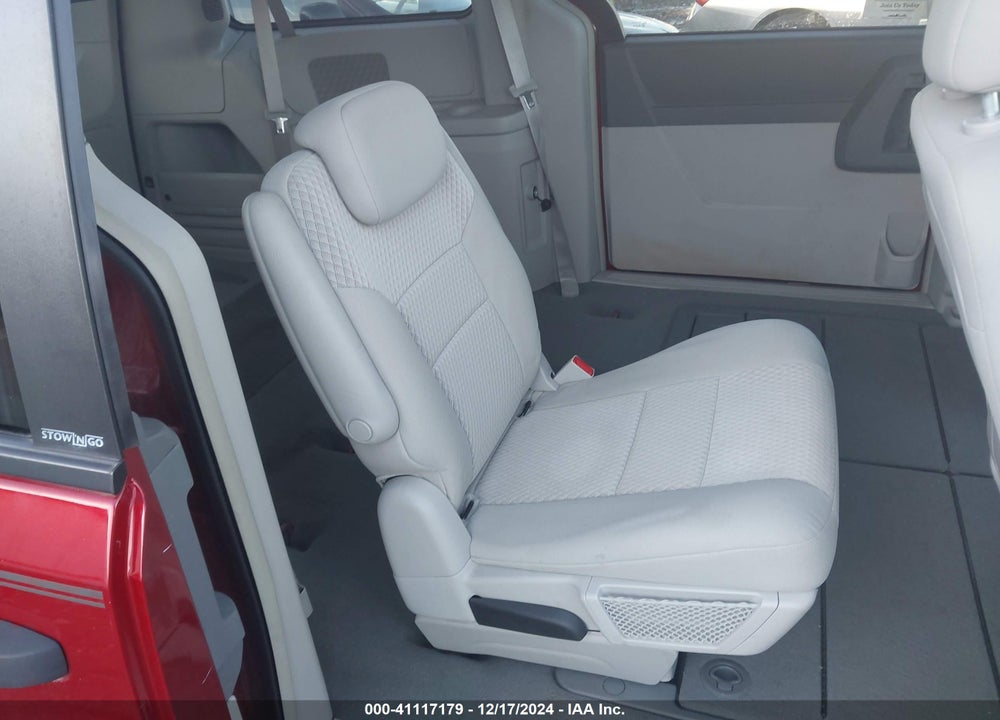 2008 CHRYSLER TOWN & COUNTRY LX VIN: 2A8HR44H18R103244