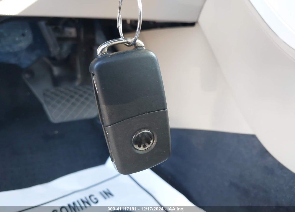 2019 VOLKSWAGEN BEETLE 2.0T SE VIN: 3VWJD7AT2KM716969