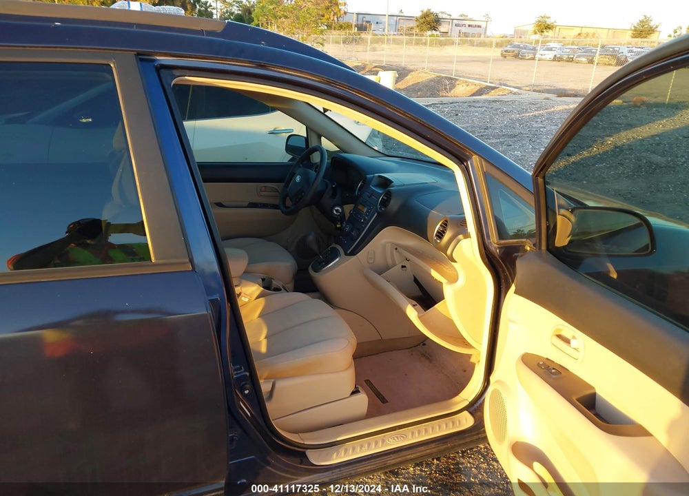 2007 KIA RONDO LX V6 VIN: KNAFG526X77044428