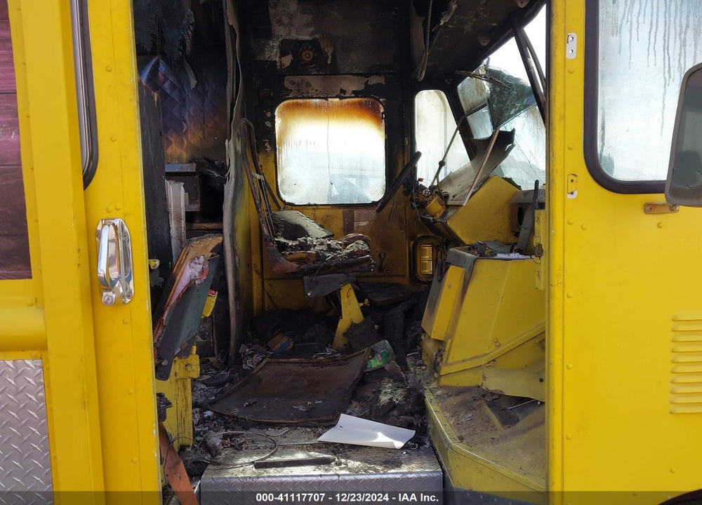 2000 WORKHORSE CUSTOM CHASSIS FORWARD CONTROL CHASSIS P3500 VIN: 5B4HP32Y5Y3313533