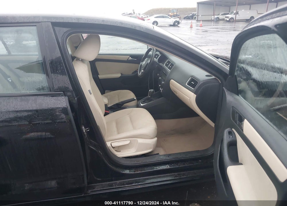 2011 VOLKSWAGEN JETTA 2.5L SE VIN: 3VWDZ7AJ0BM341600