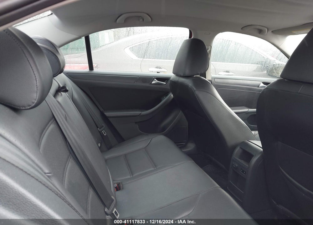 2014 VOLKSWAGEN JETTA 1.8T SE VIN: 3VWD17AJ3EM298138