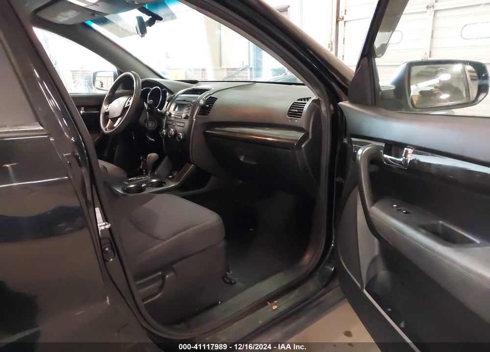2011 KIA SORENTO LX VIN: 5XYKT3A16BG183510