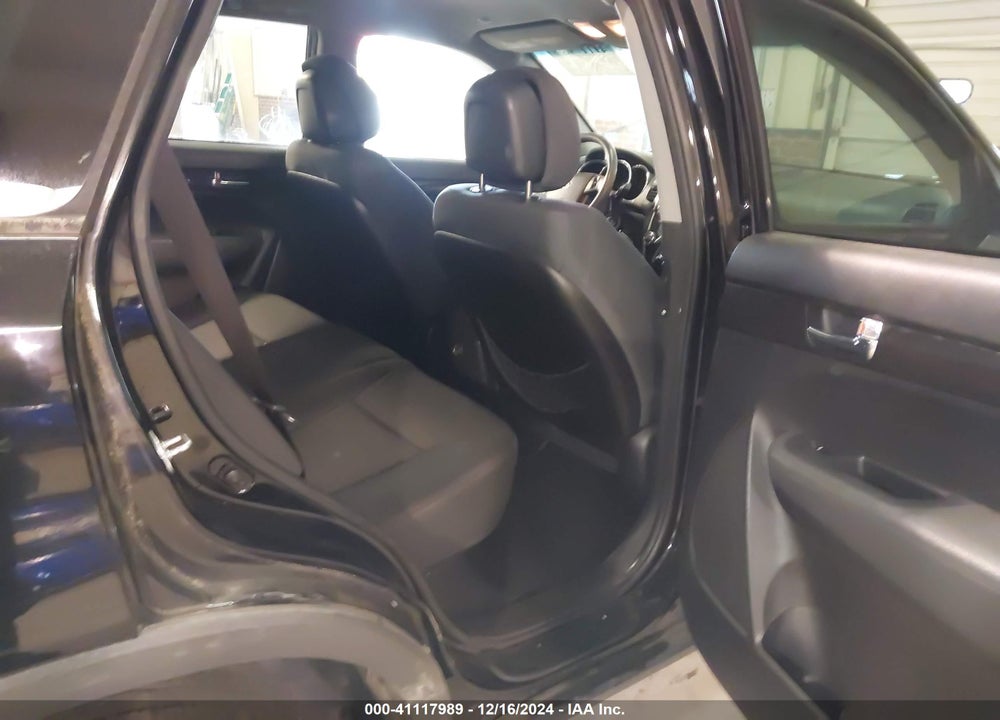 2011 KIA SORENTO LX VIN: 5XYKT3A16BG183510