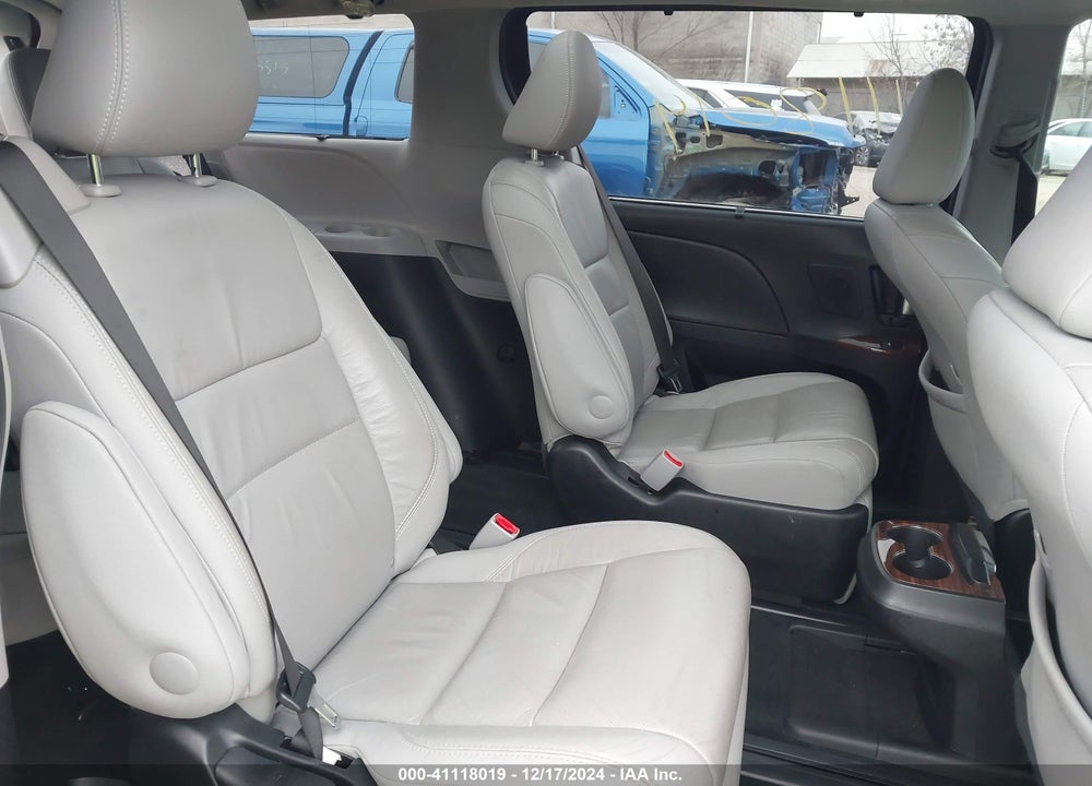 2016 TOYOTA SIENNA LIMITED PREMIUM 7 PASSENGER VIN: 5TDYK3DC2GS739591