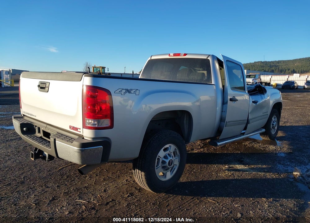 2014 GMC SIERRA 2500HD VIN: 1GT120CG1EF118067
