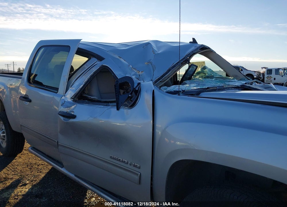2014 GMC SIERRA 2500HD VIN: 1GT120CG1EF118067