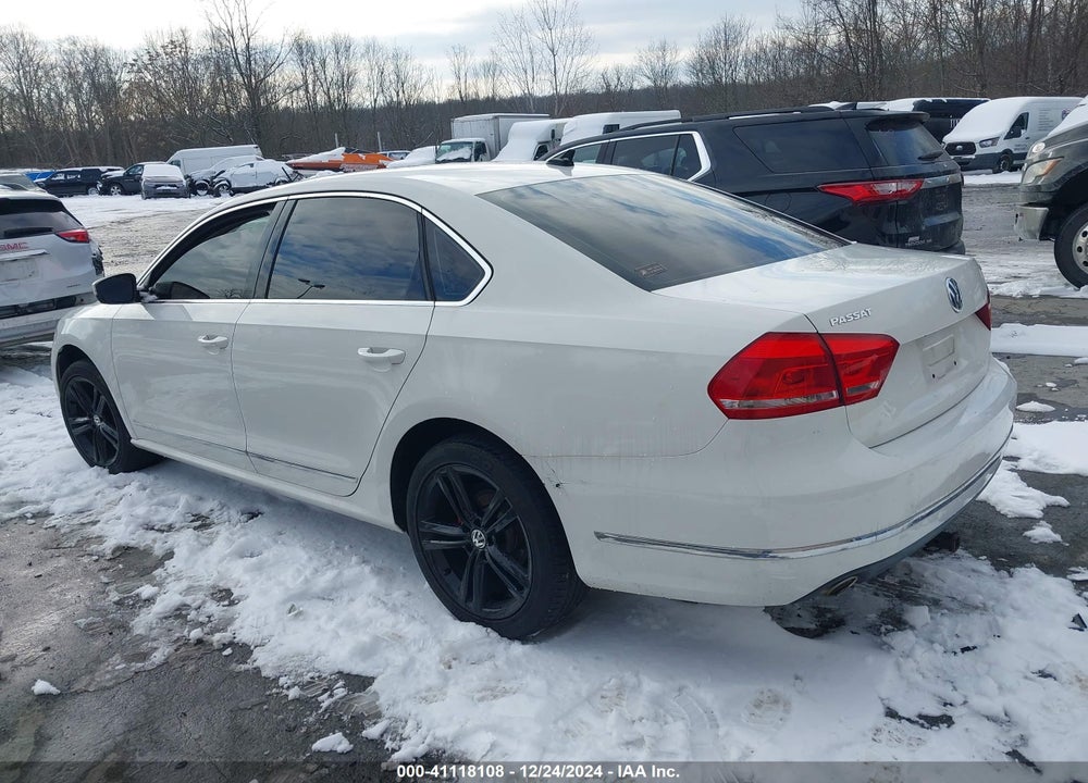 2014 VOLKSWAGEN PASSAT 2.0L TDI SE VIN: 1VWBN7A31EC043700