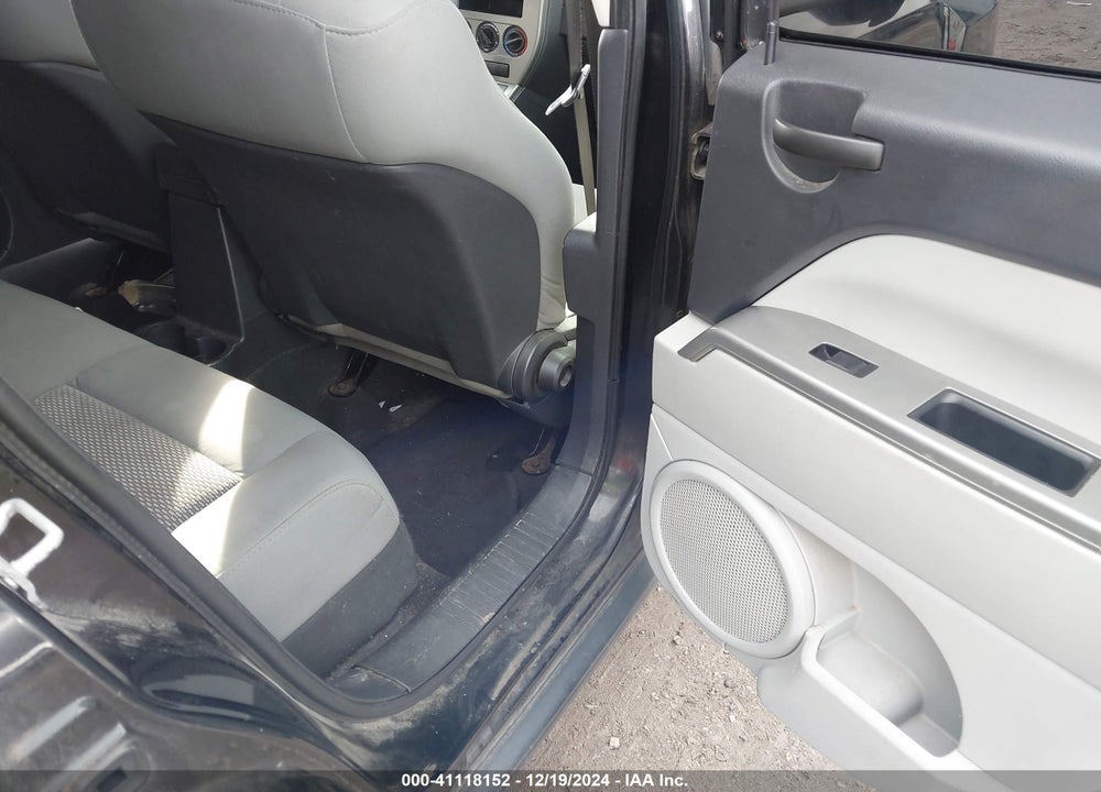 2007 JEEP COMPASS SPORT VIN: 1J8FF47W87D419588