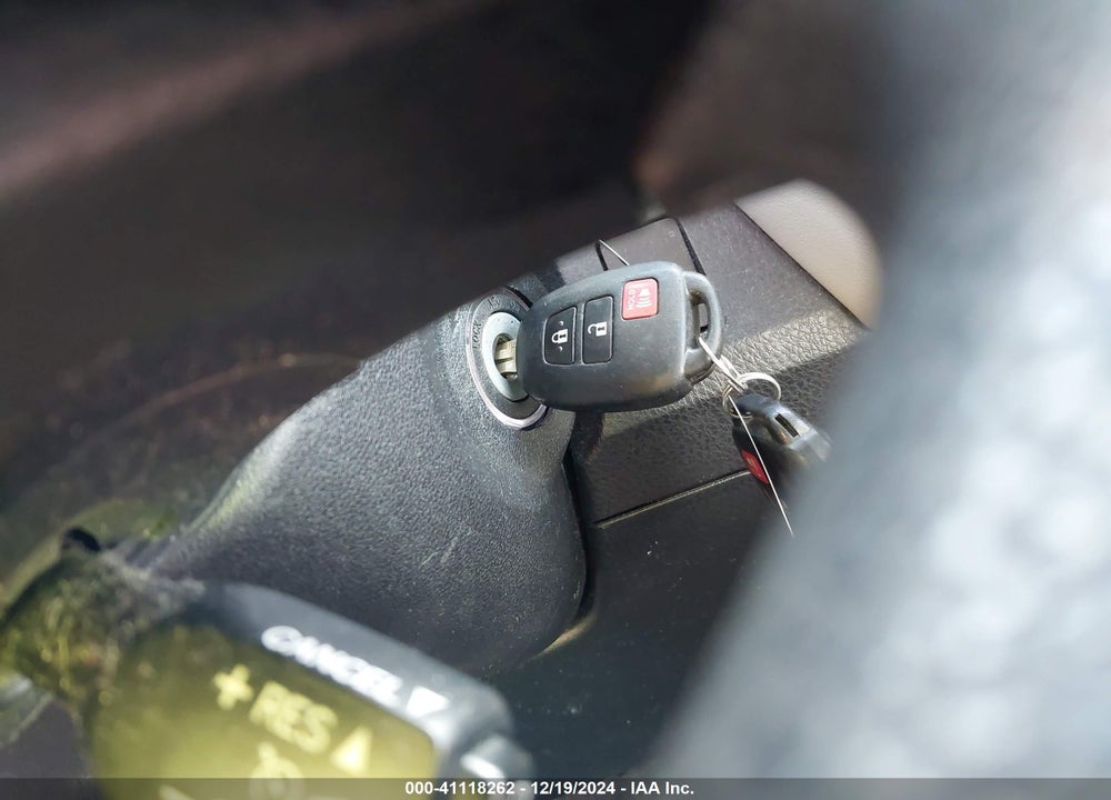 2014 TOYOTA RAV4 XLE VIN: 2T3RFREV8EW194875