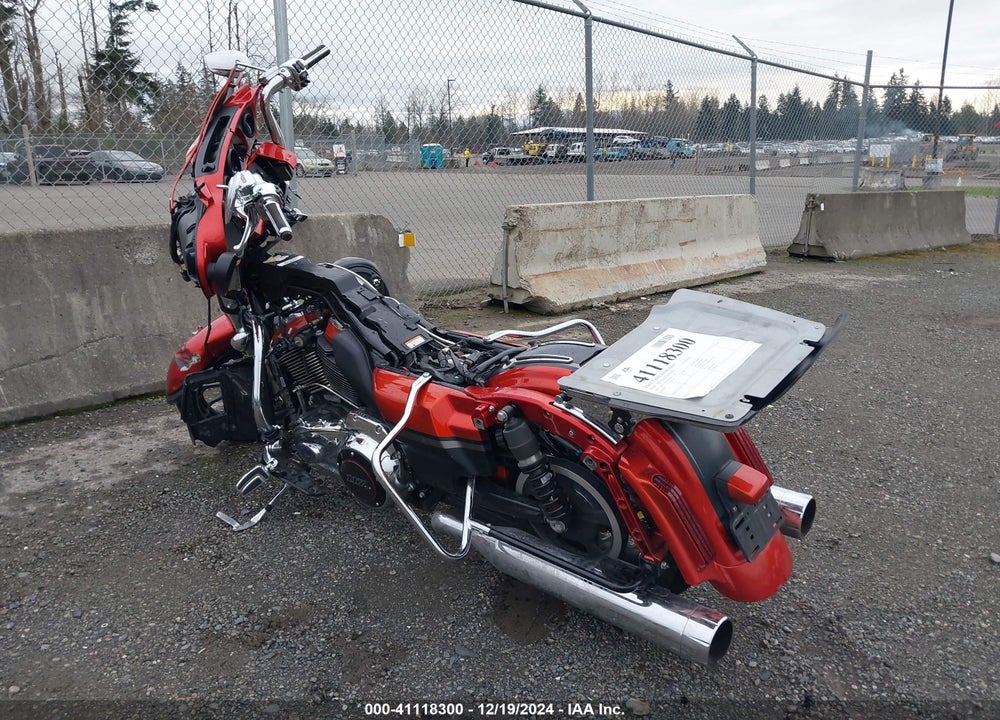 2018 HARLEY-DAVIDSON FLHXSE CVO STREET GLIDE VIN: 1HD1PXL1XJB951596