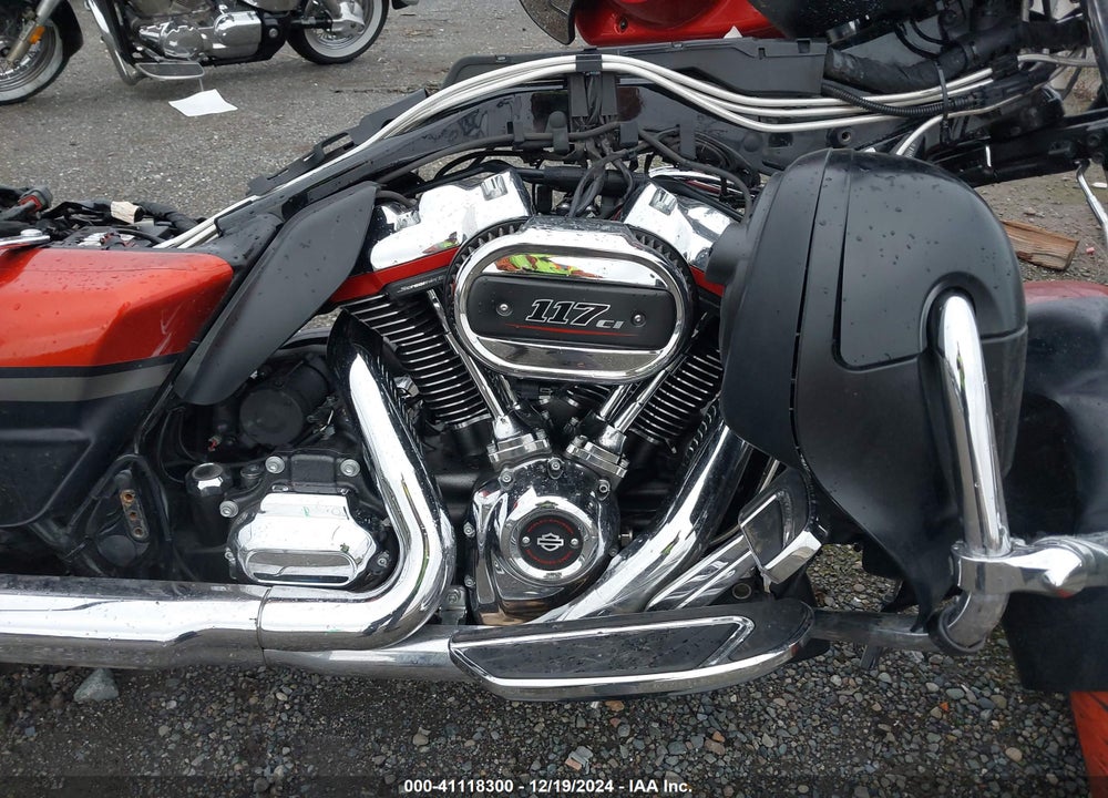 2018 HARLEY-DAVIDSON FLHXSE CVO STREET GLIDE VIN: 1HD1PXL1XJB951596