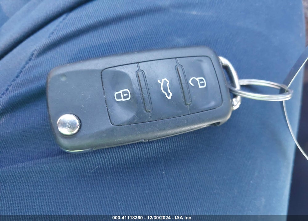 2019 VOLKSWAGEN BEETLE VIN: 3VW5DAAT8KM508433