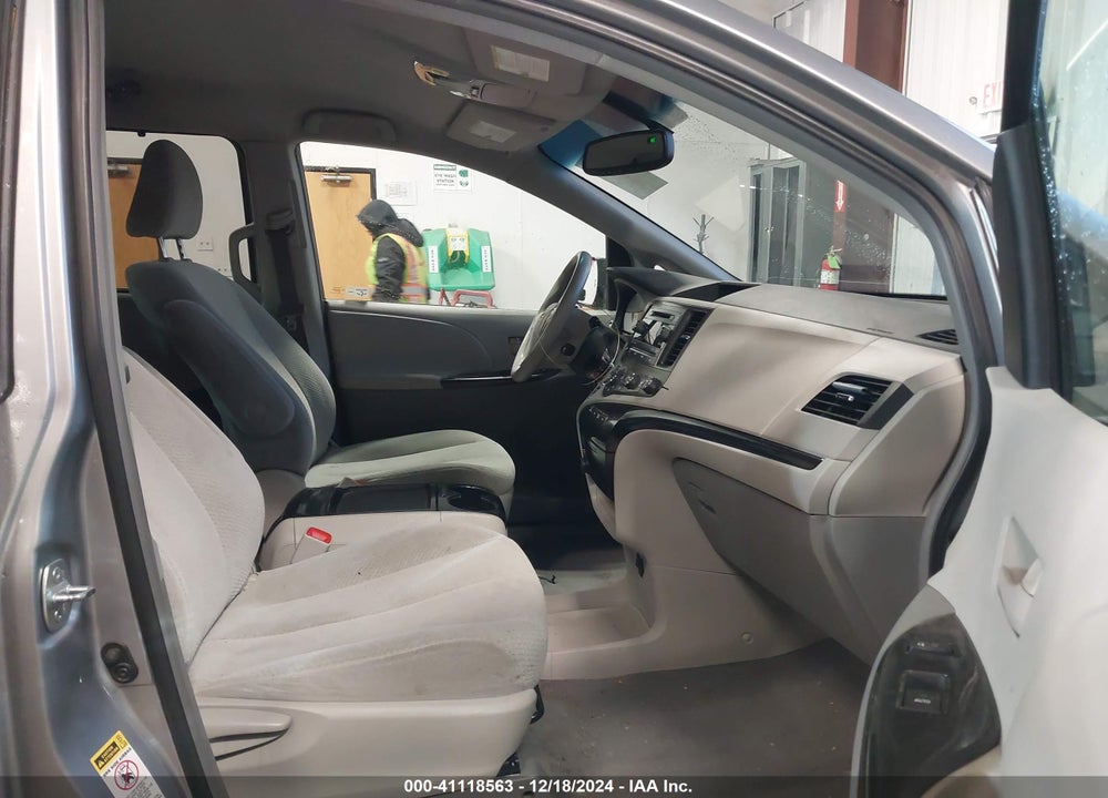 2011 TOYOTA SIENNA LE V6 VIN: 5TDKK3DC9BS103040