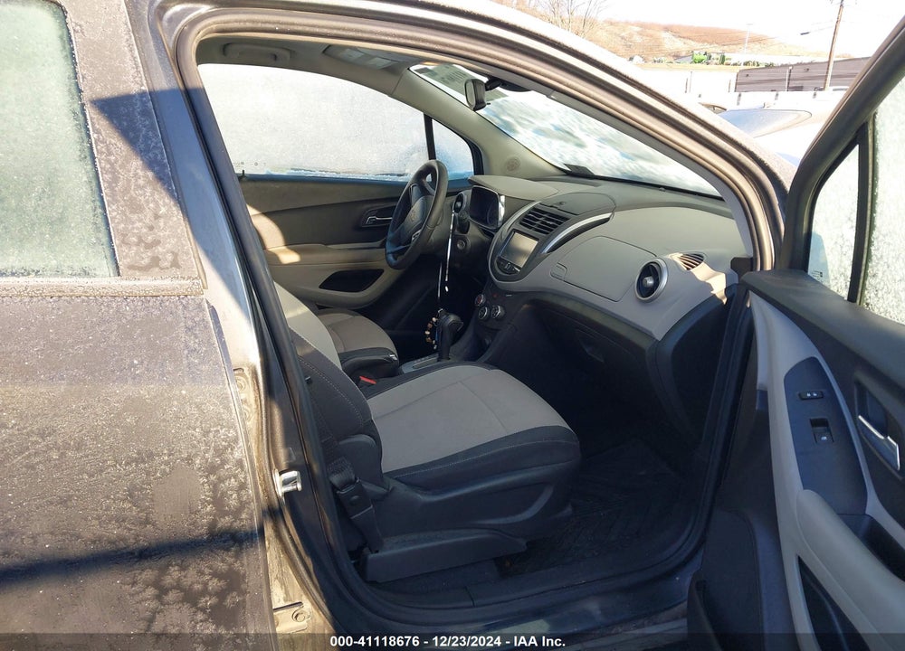 2016 CHEVROLET TRAX VIN: 3GNCJNSB0GL245942