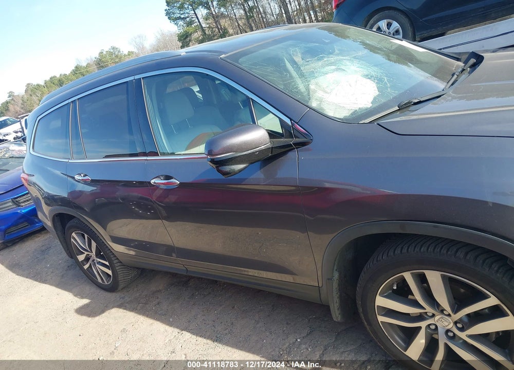 2018 HONDA PILOT TOURING VIN: 5FNYF5H93JB004788