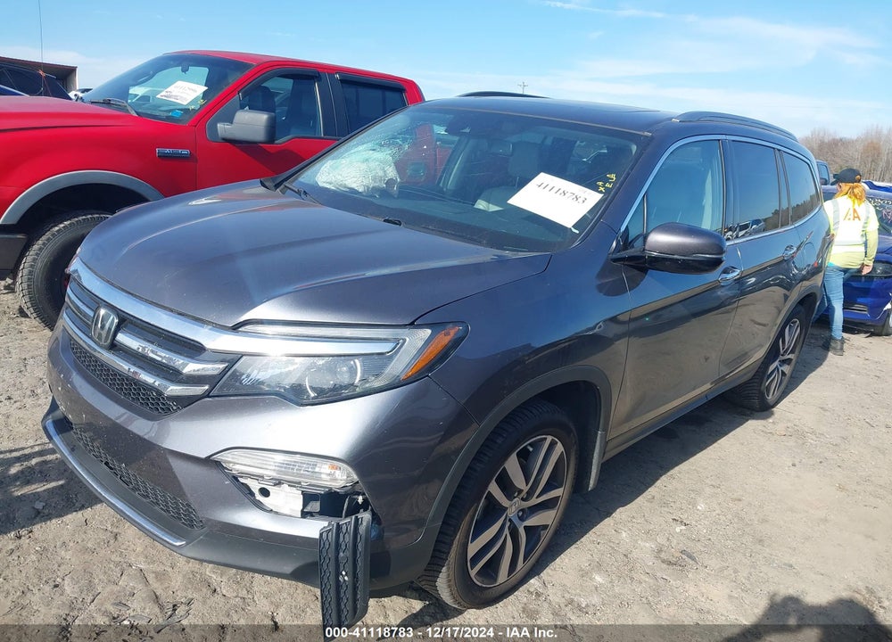2018 HONDA PILOT TOURING VIN: 5FNYF5H93JB004788