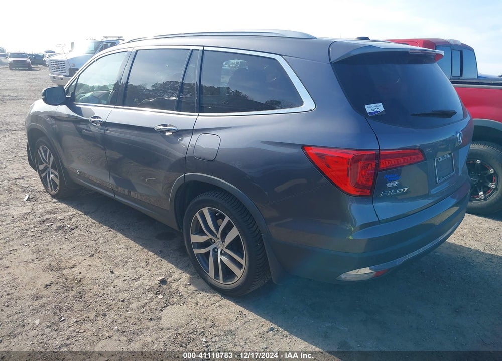 2018 HONDA PILOT TOURING VIN: 5FNYF5H93JB004788