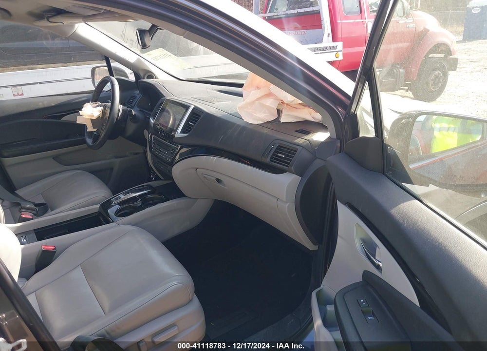 2018 HONDA PILOT TOURING VIN: 5FNYF5H93JB004788