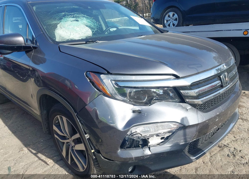 2018 HONDA PILOT TOURING VIN: 5FNYF5H93JB004788