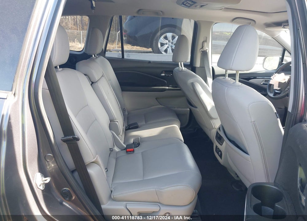 2018 HONDA PILOT TOURING VIN: 5FNYF5H93JB004788