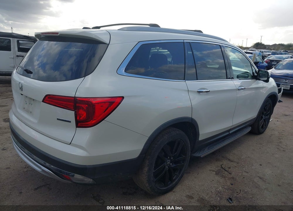 2017 HONDA PILOT TOURING VIN: 5FNYF5H91HB013225