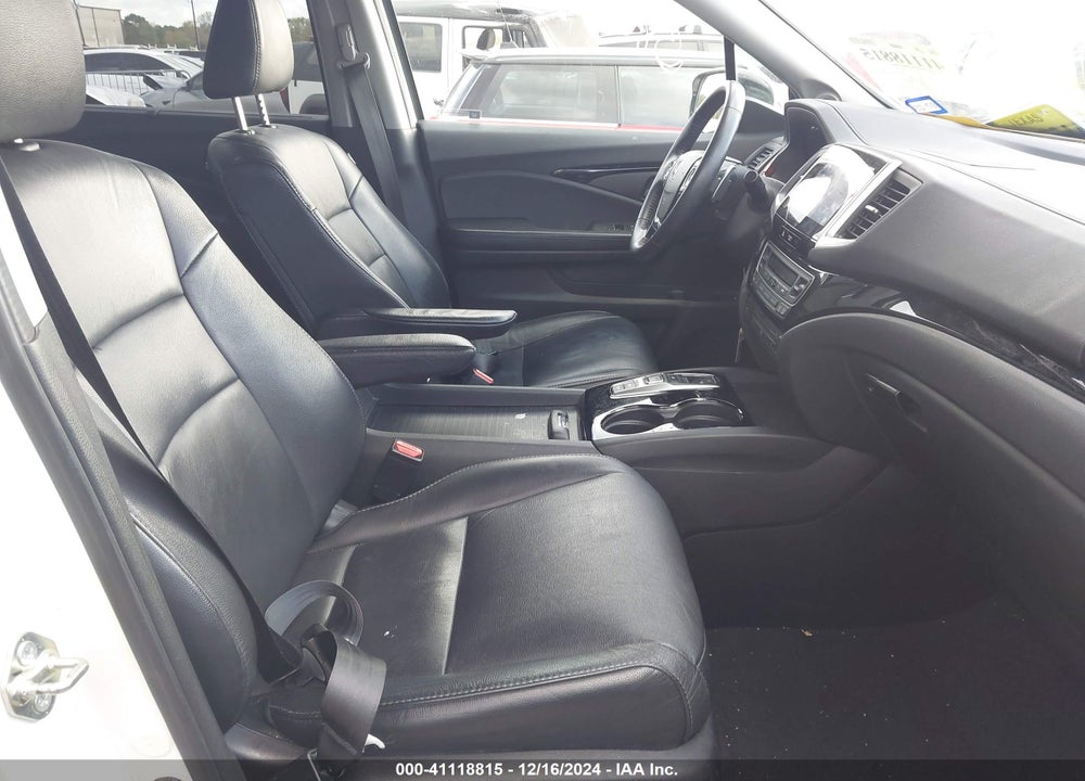 2017 HONDA PILOT TOURING VIN: 5FNYF5H91HB013225