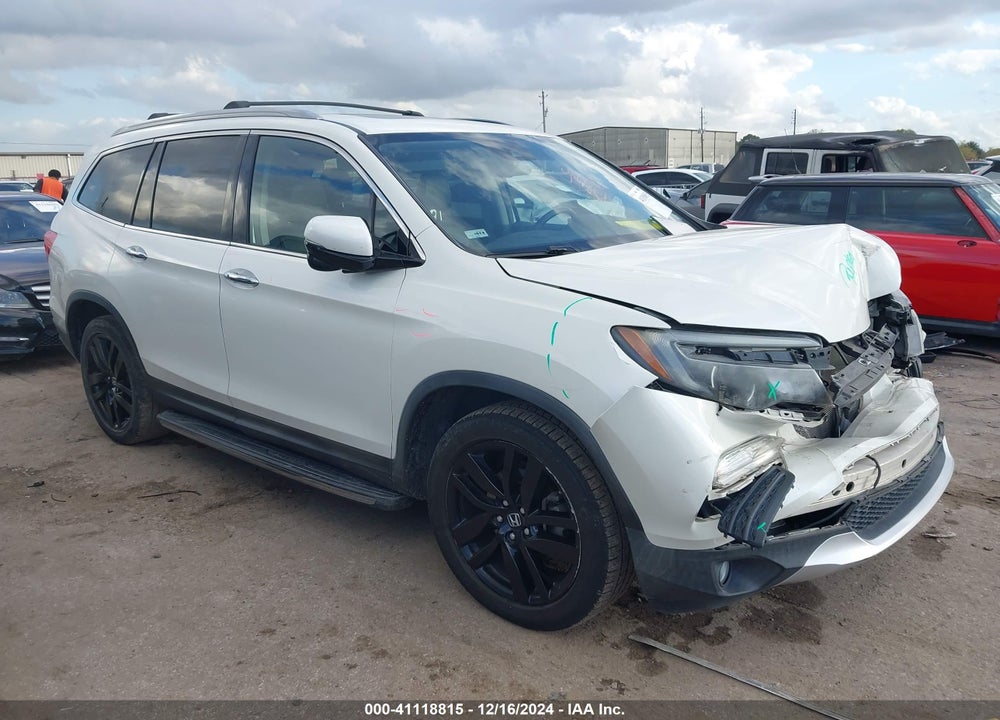 2017 HONDA PILOT TOURING VIN: 5FNYF5H91HB013225
