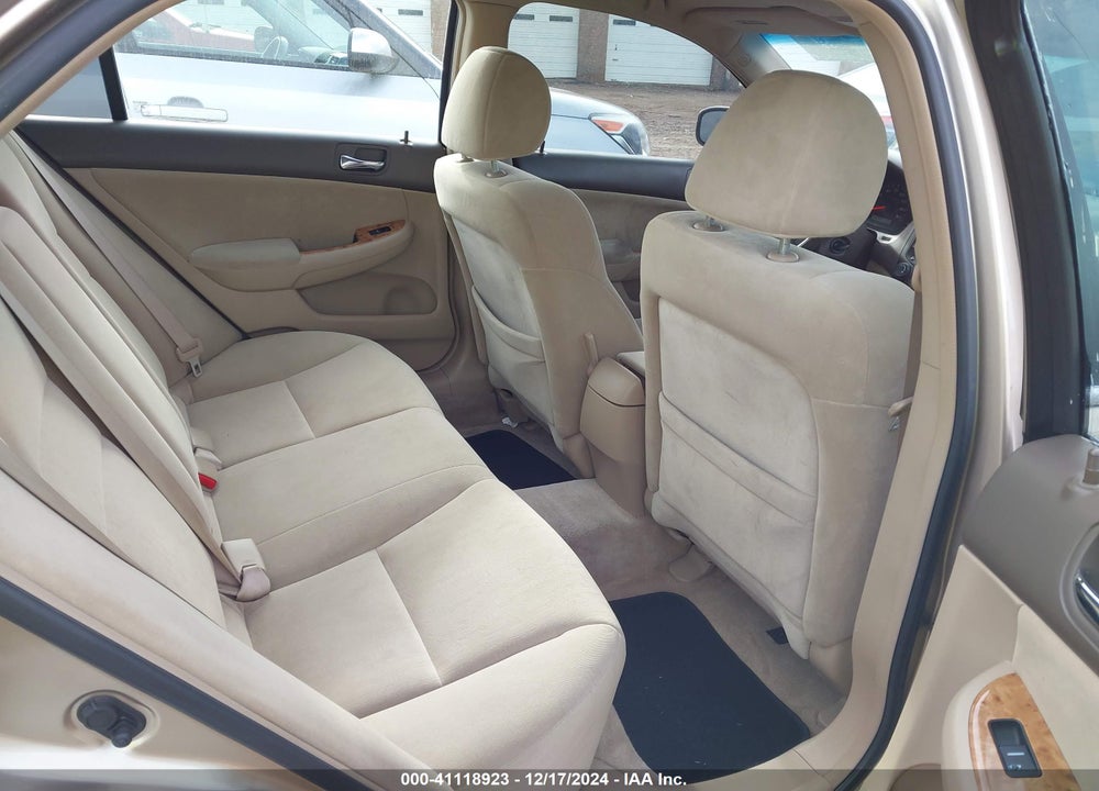 2005 HONDA ACCORD 2.4 EX VIN: 1HGCM567X5A005289